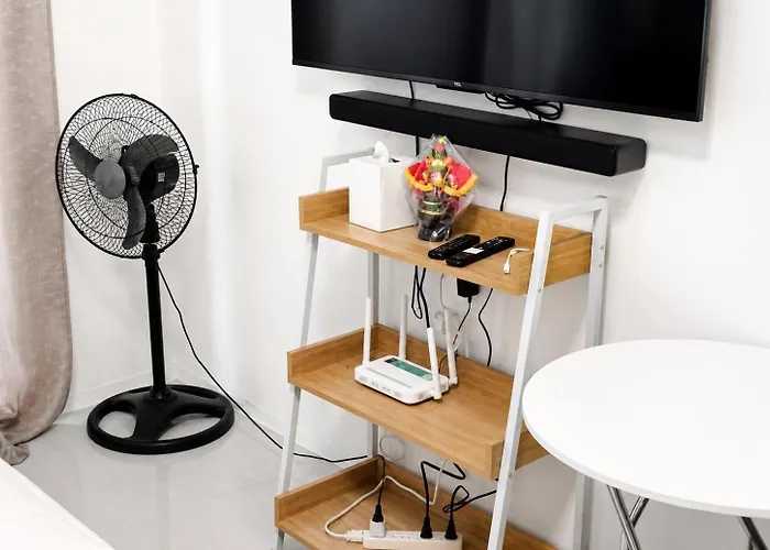 Aparthotel Lj Ccc Cozynest At 32 Fast Wifi Netflix Tube 3*